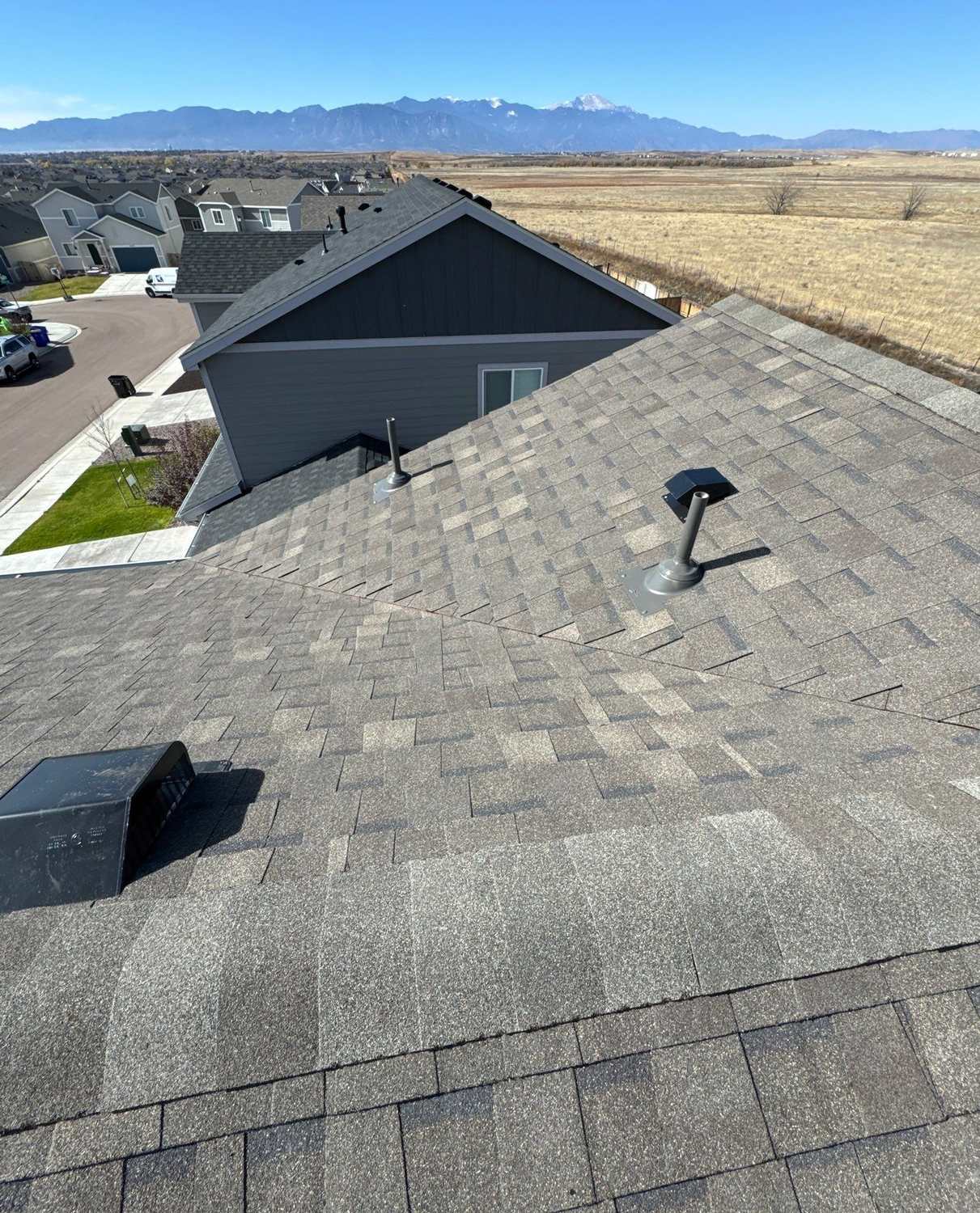 Atlas Pinnacle Impact shingle roof with the mountains in the background in Colorado Springs, CO